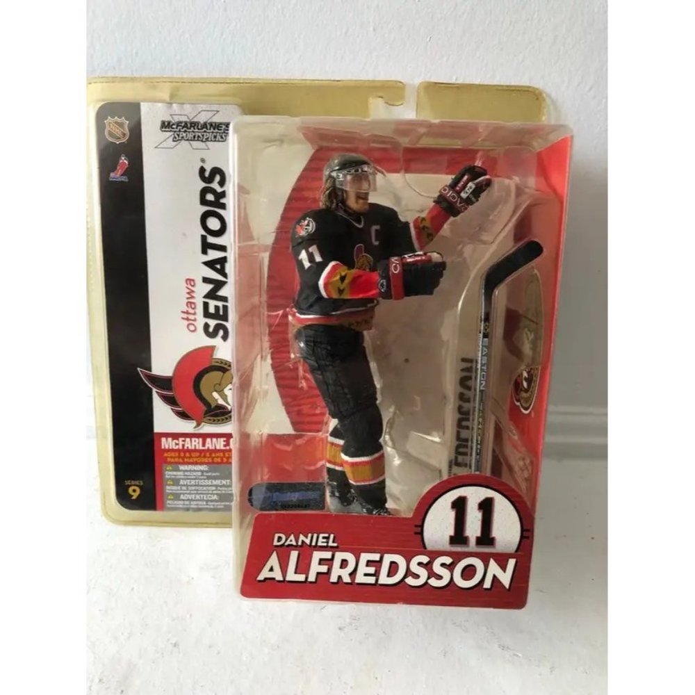 Series 9 Daniel Alfredsson McFarlane Figure